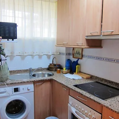With 2 Bedrooms In Celorio With Terrace アパート リャネス